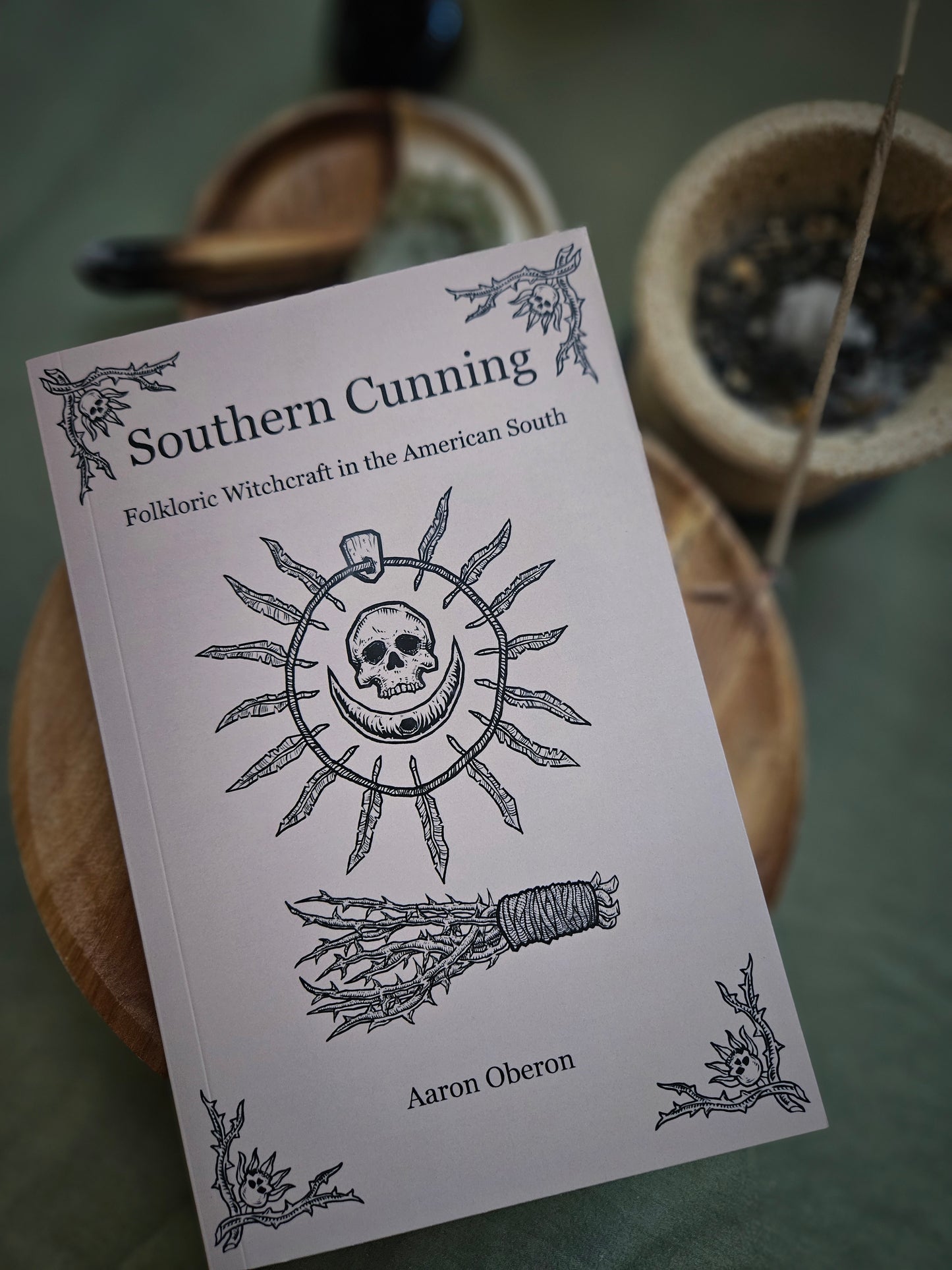 Aaron Oberon
Southern Cunning: Folkloric Witchcraft in the American South